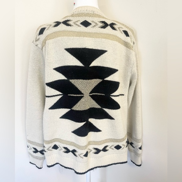 GORGEOUS TRIBAL PRINT OPEN FRONT FRINGED SWEATER! - Picture 7 of 17
